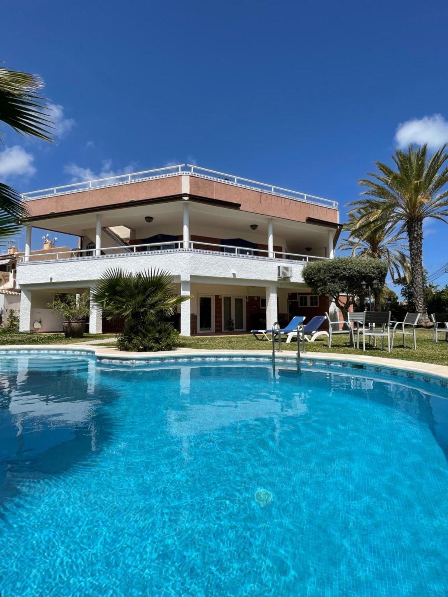 Bed and Breakfast Anna'S Garden Torrevieja Exterior foto