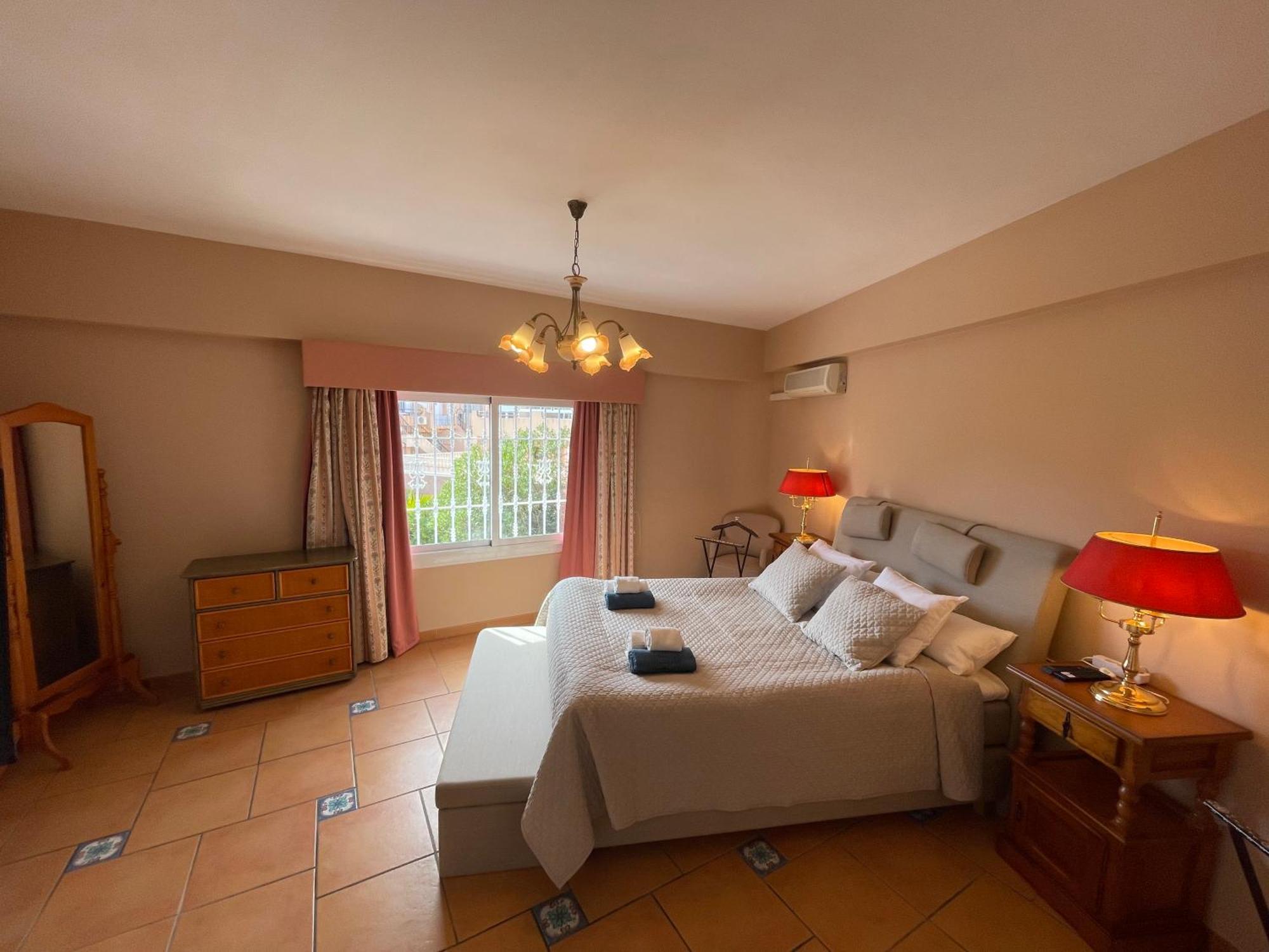 Bed and Breakfast Anna'S Garden Torrevieja Zimmer foto
