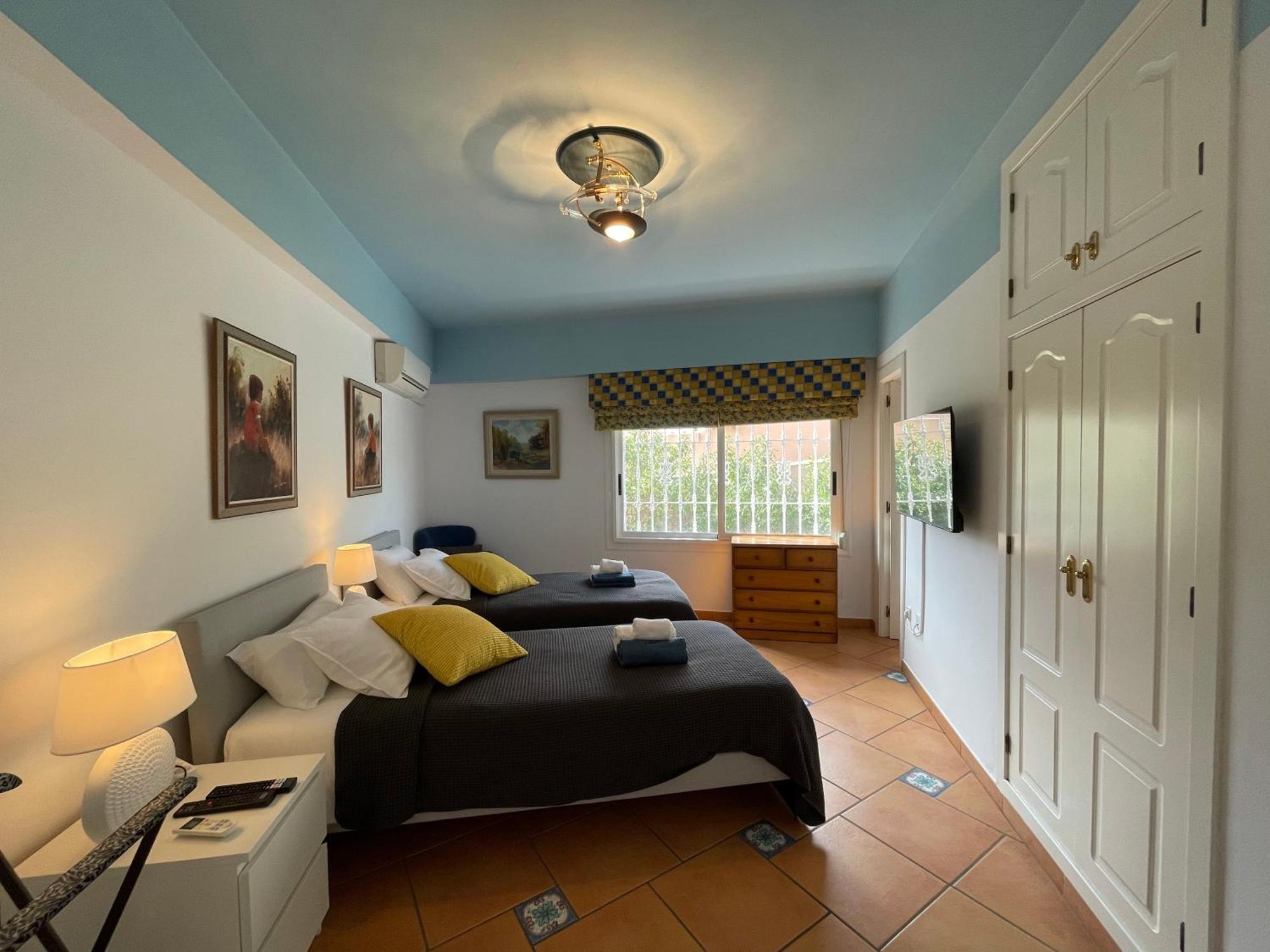 Bed and Breakfast Anna'S Garden Torrevieja Zimmer foto