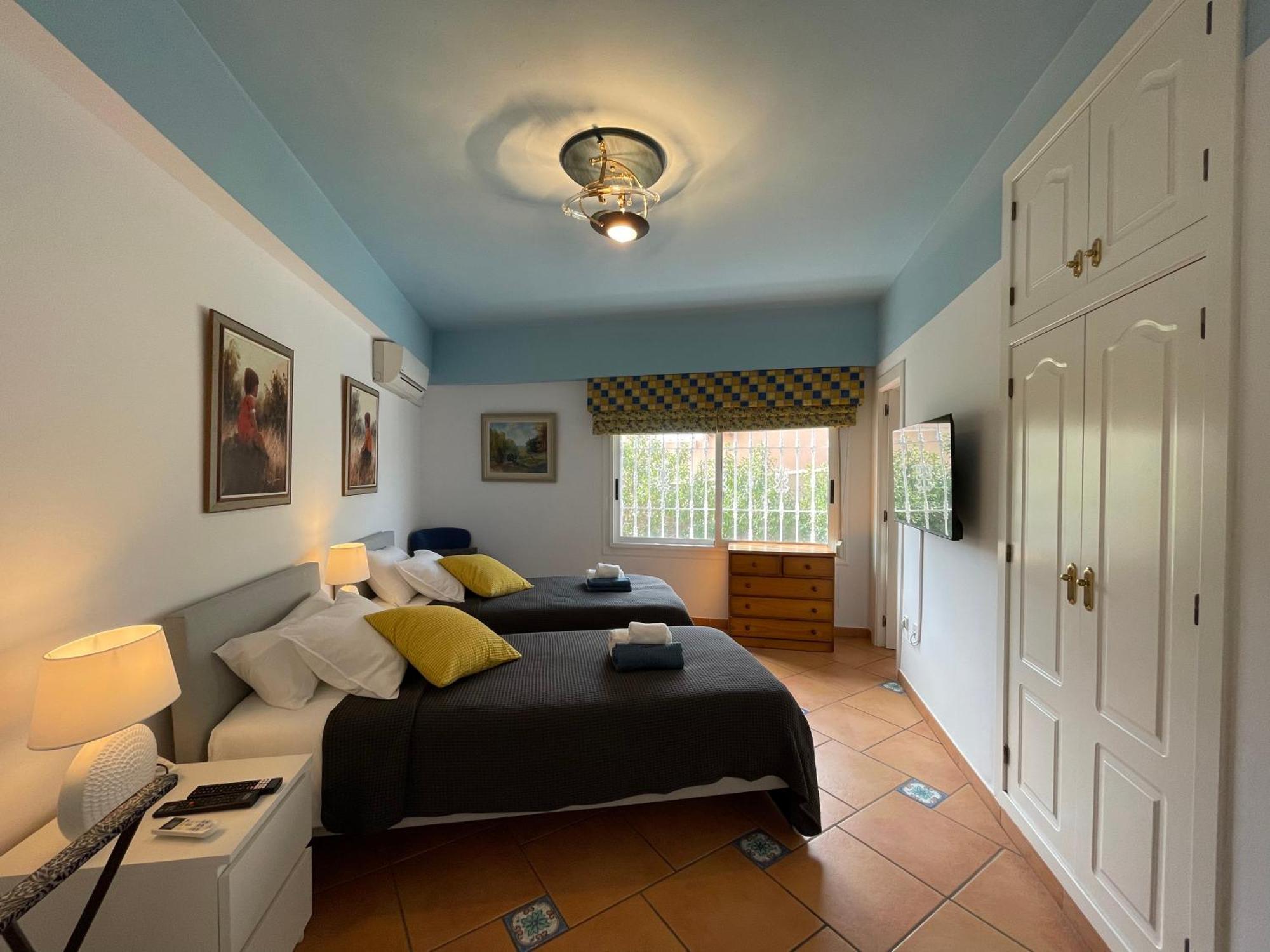Bed and Breakfast Anna'S Garden Torrevieja Zimmer foto